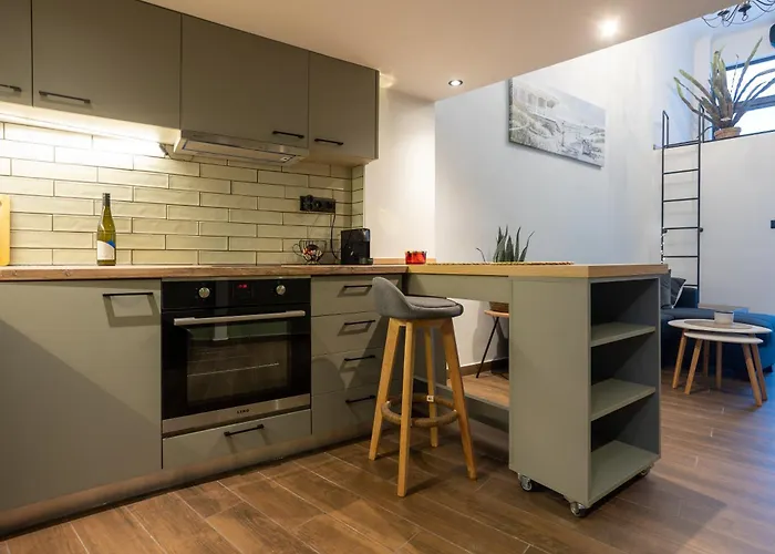 100mbps Smart Tv Ac Self Check-in Full Kitchen